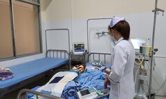 Lâm Đồng: Bé gái 2 tuổi nghi bị bảo mẫu đánh chấn thương sọ não