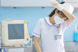 Chảy máu nguồn lực y tế công: Thu nhập thấp có phải lý do duy nhất?