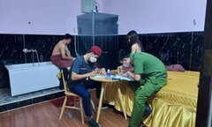 Cơ sở massage cho nhân viên thoát y phục vụ khách