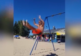 Những tình huống hài hước 'khó đỡ' chỉ gặp ở bãi biển