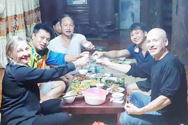 Những ‘ông Tướng’ vừa cày ruộng, vừa làm homestay