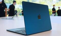 Thiếu sót đáng tiếc của MacBook Air M2