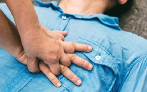 Bác sĩ hướng dẫn cách sơ cứu khi bị ngạt khí