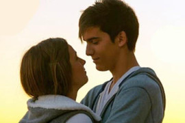 Trẻ 14 tuổi đã yêu đương, nên ngăn cấm hay thỏa hiệp?