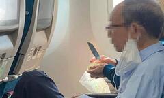 Khách mang dao lên máy bay: Xử lý thế nào?