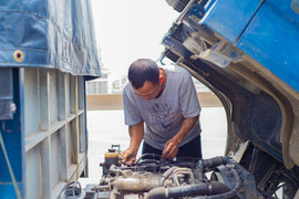 TP.HCM: Kẹt xe, hết xăng giữa cầu Phú Mỹ, tài xế than ‘mất cả chì lẫn chài’