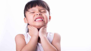 Nhiều trẻ bị cúm A dễ nhầm với viêm amidan, phân biệt thế nào?