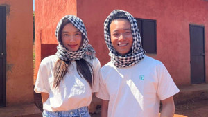 Quang Linh lần đầu được xin chữ ký, bất ngờ nhận ra bố Thùy Tiên là fan cứng 