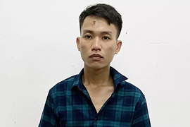 Dùng dao khống chế nữ nhân viên để cướp 37 triệu đồng