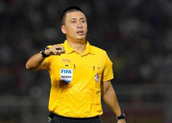 Trọng tài Hoàng Ngọc Hà: 'Tôi sốc vì bị tấn công'