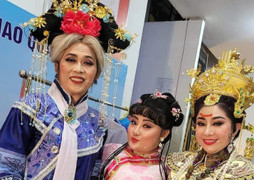 Sao Việt 20/7: Hoài Linh sẽ diễn cải lương miễn phí phục vụ bà con miền Trung