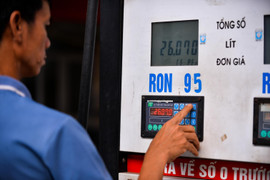 Đứng đợi đến giờ hạ giá xăng để tiết kiệm vài chục nghìn đồng
