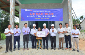 PC Quảng Ngãi bàn giao 5 ngôi nhà tình nghĩa cho các hộ khó khăn