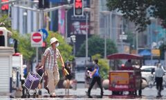 Trung Quốc đối mặt 'cơn sóng nhiệt', nhiều thành phố đưa ra cảnh báo khẩn