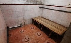 Phòng trọ giá hơn 1 triệu gây tranh cãi xôn xao vì giống ‘nhà biệt giam’ 