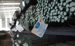Giá thép trong nước lao dốc lần thứ 10 liên tiếp