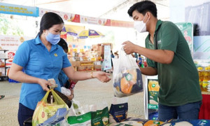 Gạo A An đồng hành cùng phiên chợ Phúc lợi Công đoàn