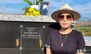 Sao Việt 24/7: Việt Hương xúc động tới thăm mộ Chí Tài, Phi Nhung tại Mỹ