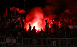 Khán giả đốt pháo sáng, SLNA và CLB Hải Phòng cùng bị phạt