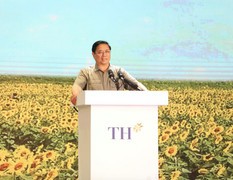Thủ tướng thăm vùng sản xuất nông nghiệp công nghệ cao của tập đoàn TH