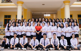 40 học sinh trong cùng một lớp đạt điểm 9 môn Văn trở lên