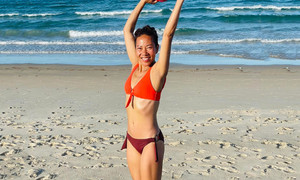 Sao Việt 25/7: Diva Hà Trần khoe body săn chắc khi diện bikini