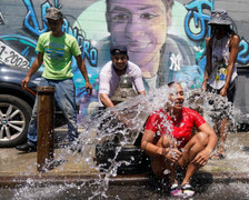 Nắng nóng ngột ngạt, dân Mỹ lo hóa đơn tiền điện tăng vọt