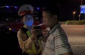 Tài xế xe khách vi phạm nồng độ cồn cao ngất ngưởng trên cao tốc