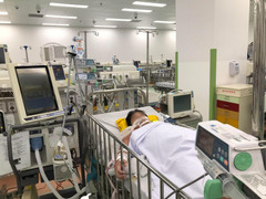 Ba tháng giành giật sự sống cho bé 8 tuổi sốc sốt xuất huyết nặng