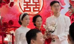 Xót xa cô dâu ‘sáng mặc áo cưới - tối mặc áo tang’ gượng cười cử hành hôn lễ