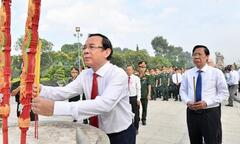 Lãnh đạo TP.HCM dâng hương tưởng niệm các Anh hùng liệt sĩ