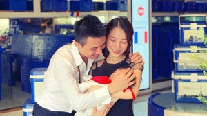 Minh Nhựa chăm cháu ngoại thứ 2 ở tuổi 39, nhiều người hiểu lầm cha chăm con