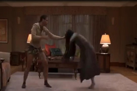 Con ma bị đánh te tua khi dọa nhầm người đẹp hung dữ