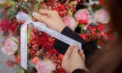 Hàng nghìn bông hoa sen và lời yêu thương được trao lan tỏa nhân mùa Vu Lan
