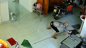 Video: Trộm đột nhập nhà dân phá két sắt ở Đồng Nai