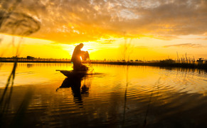 Ảnh: Chiêm ngưỡng bình minh rực rỡ trên phá Tam Giang