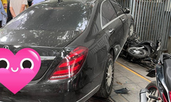 Tài xế Mercedes-Benz tông nhiều ô tô và xe máy giữa đường Hà Nội