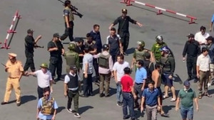 Video: Hiện trường bắt giữ nghi phạm nổ súng cướp tiệm vàng ở Huế