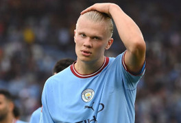 HLV Pep Guardiola bênh vực Haaland sau pha bỏ lỡ không tưởng