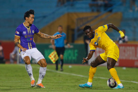 Trực tiếp bóng đá Hà Nội FC 2-1 SLNA: Thành Chung ghi bàn
