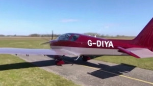 Video: Kỹ sư tự chế tạo phi cơ vận tốc 250km/h