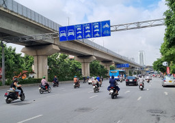 Phân làn cứng ngăn cách xe trên đường Nguyễn Trãi, Hà Nội: Chuyên gia nói gì?