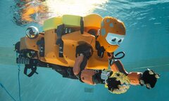 Video: Robot hình người thám hiểm đáy biển