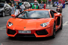 Lamborghini Aventador LP 700-4 màu độc tái xuất tại TP.HCM
