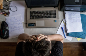 Sinh viên 'thế hệ COVID-19' Anh đối mặt khủng hoảng