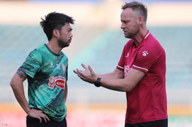 HLV Polking: 'Lee Nguyễn sẽ là động lực của CLB TP.HCM'