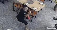 Ngã khỏi thang, thanh niên dùng 'khinh công' tiếp đất