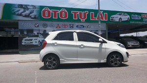 Khách chật vật thuê xe tự lái vì thị trường 'cháy' hàng