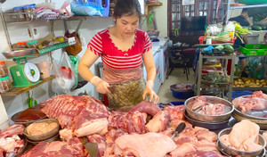 Giá thịt heo 'nhảy múa' không ngừng: Chợ ế ẩm, tiểu thương ngao ngán