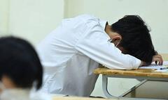 Sở GD&ĐT Cà Mau thừa nhận 'giám thị chưa bao quát tốt' vụ thí sinh ngủ quên
